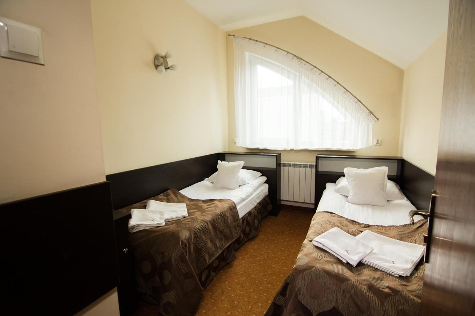 Hotel Trojka Пжемысл Экстерьер фото
